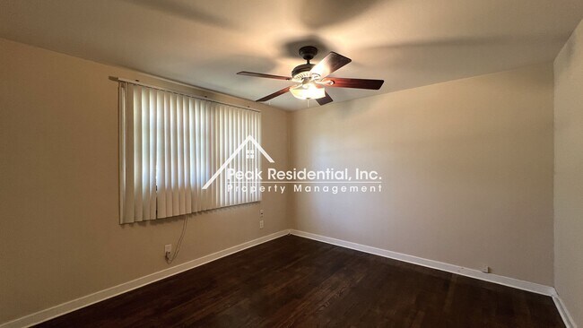 Building Photo - Charming Arden Area 2bd/1ba Duplex!