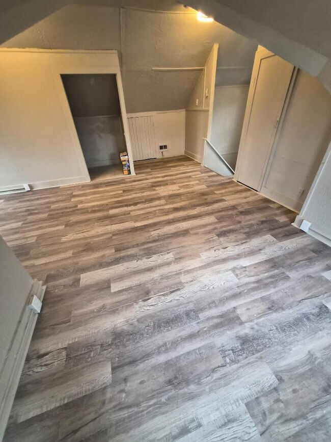 Building Photo - 323 Bedford Ave NW