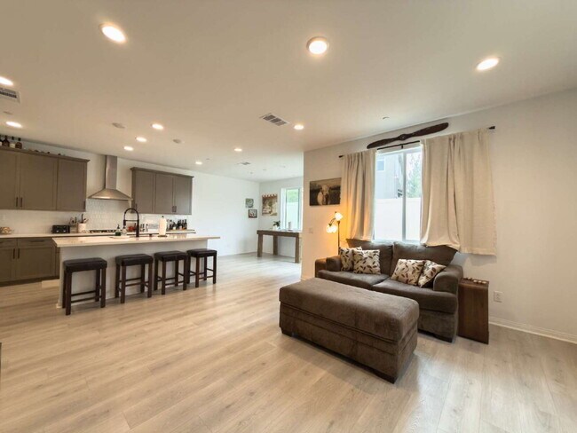 Building Photo - Spacious 4-Bed, 3-Bath Retreat on Malalenca Road in the Harvest Subdivision!