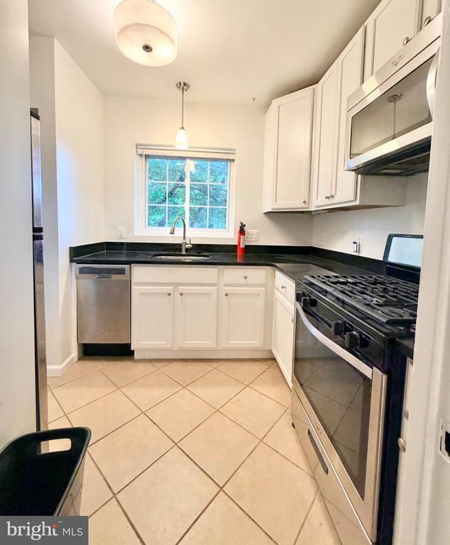 Building Photo - 3540 Martha Custis Dr