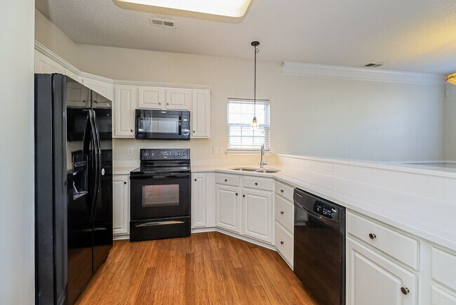 Building Photo - 11925 Misty Pine Ct