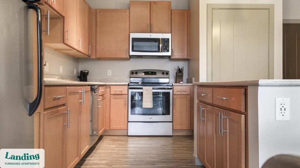 Building Photo - 5800 Highlands Plaza Dr
