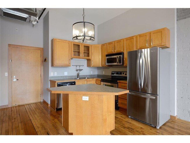 Building Photo - 523 Jackson St