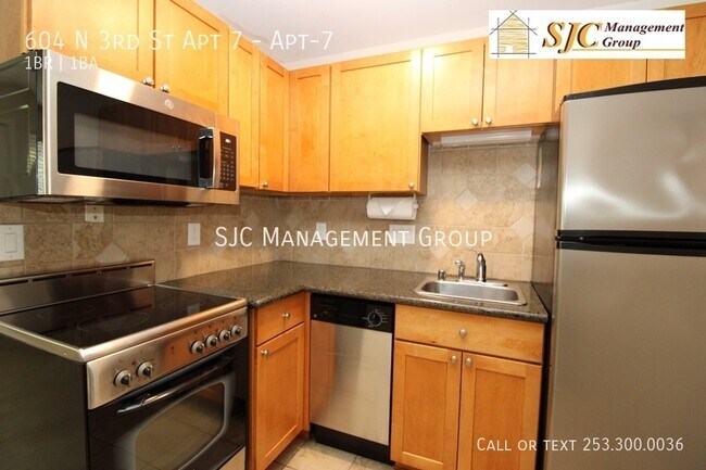 Building Photo - 604 N 3rd St