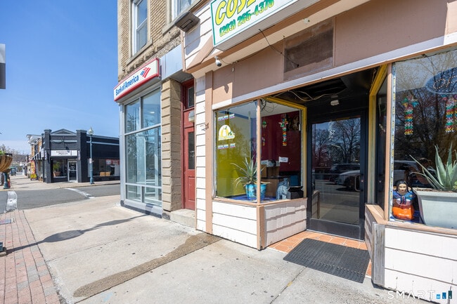 Building Photo - 60 Center St