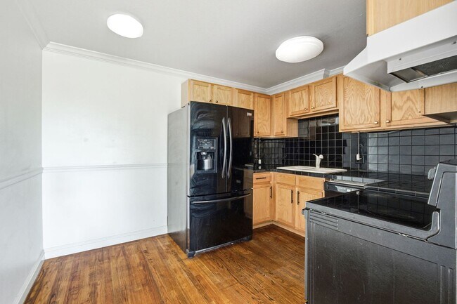 Building Photo - 1390 Emerson St