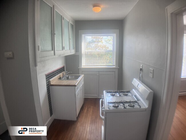 Building Photo - 1 Bedroom Apartment
