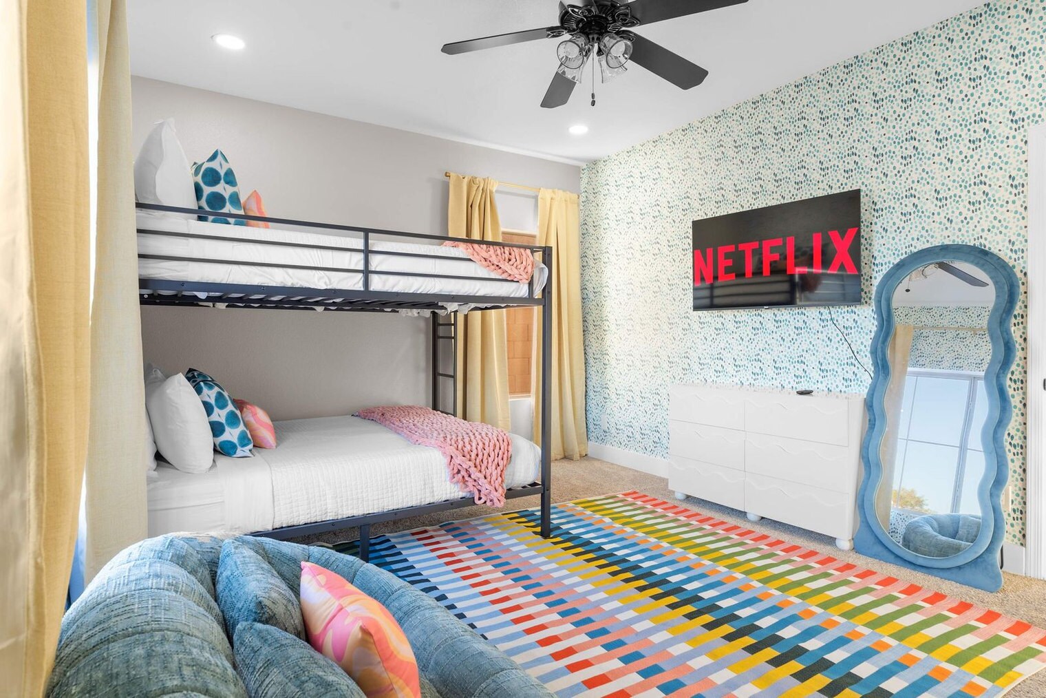 Building Photo - 4900 S Springs Dr