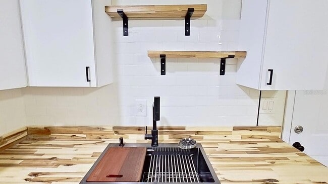 Building Photo - 5000 3rd Ave N