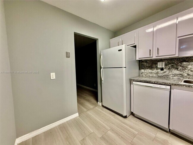 Building Photo - 2761 Taft St