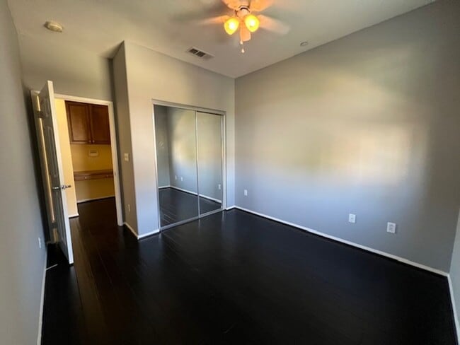 Building Photo - Beautiful 2 Bedroom, 2 1/2 Bathroom Porter Ranch Townhome! Ready for Move In!