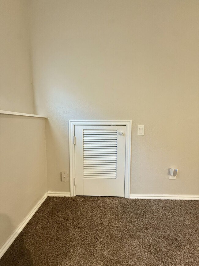 Building Photo - Spacious Comfort Meets Practical Living in...