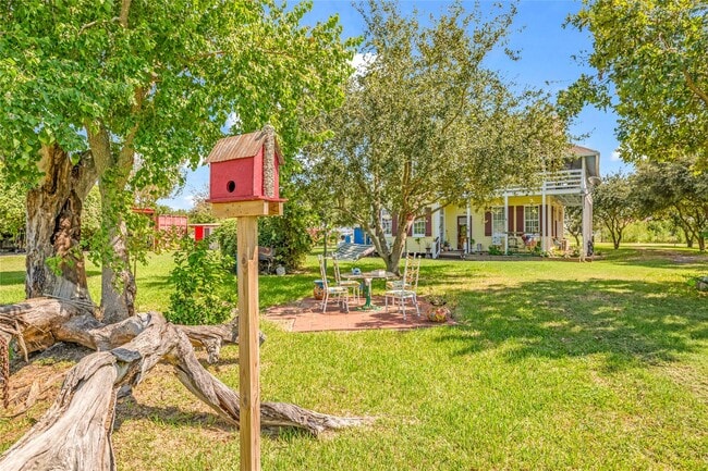 Building Photo - 813 Nelson Ave