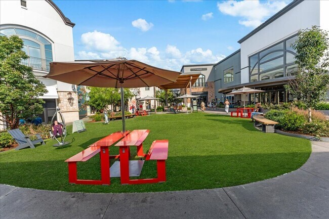 Building Photo - Renovated 4-bdrm, 2-bath Tualatin home—Corner lot, fenced yard, & prime location