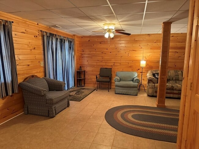 Building Photo - 664 Fox Run Dr