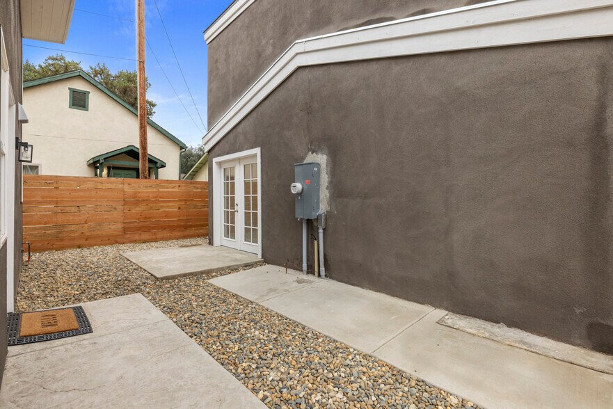 Building Photo - 214 Kimble St