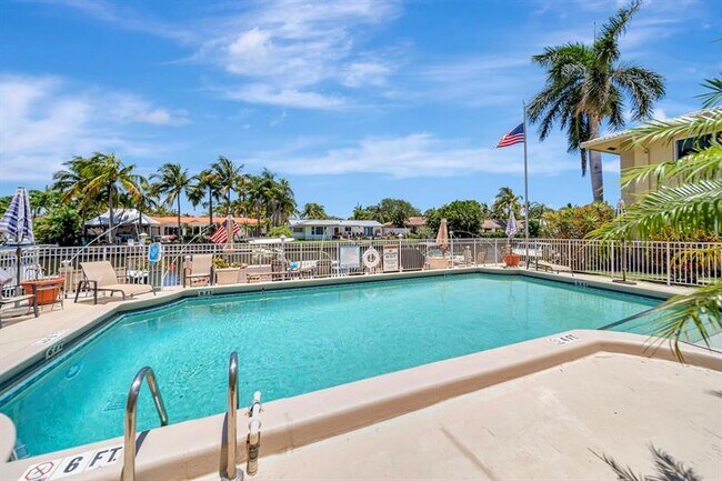 Building Photo - 2811 NE 51st St