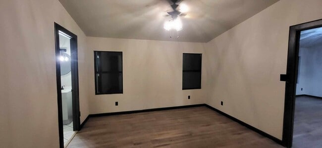 Building Photo - 4 Bedroom 2 Bath