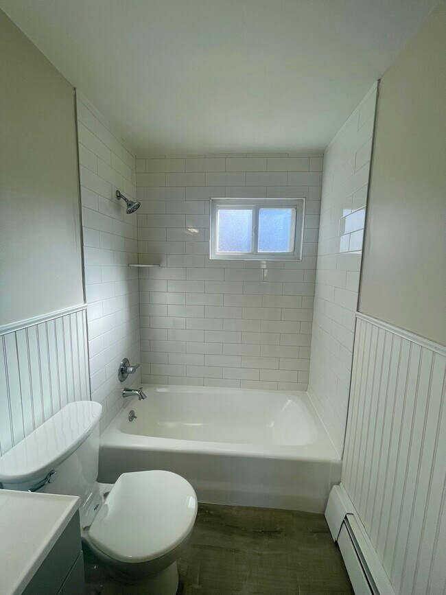 Building Photo - 173 Spruce St