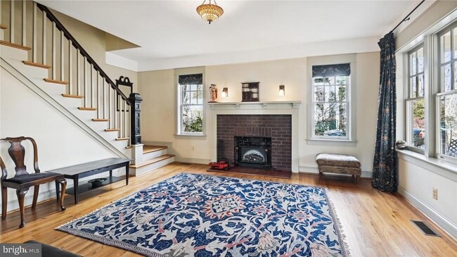 Building Photo - 136 N Irving St