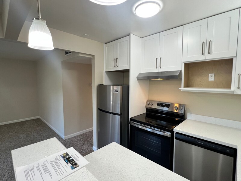 Building Photo - 1115 Sir Francis Drake Blvd