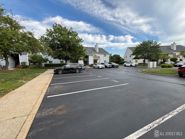 Building Photo - 215 Aspen Dr