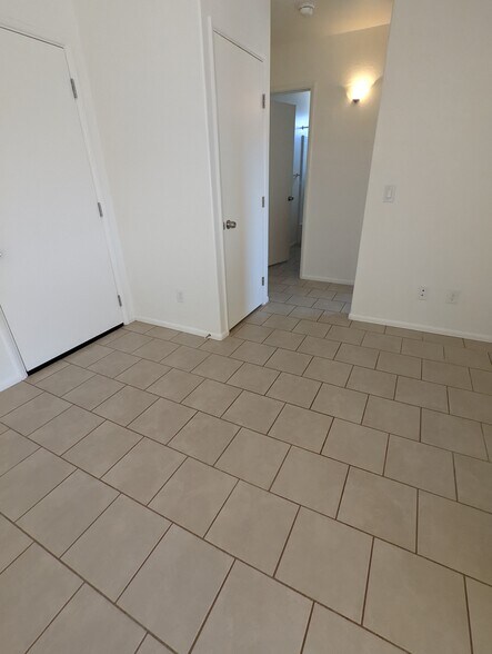 Building Photo - 354 W Hollamon St