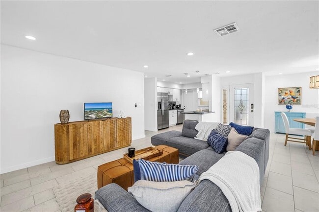 Building Photo - 111 Whispering Sands Cir