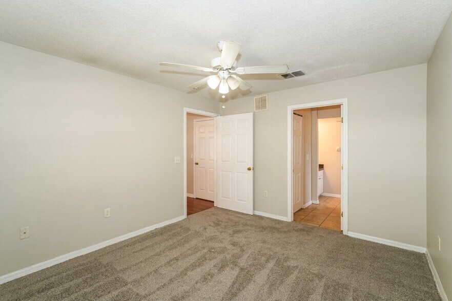 Building Photo - 10334 Summerview Cir
