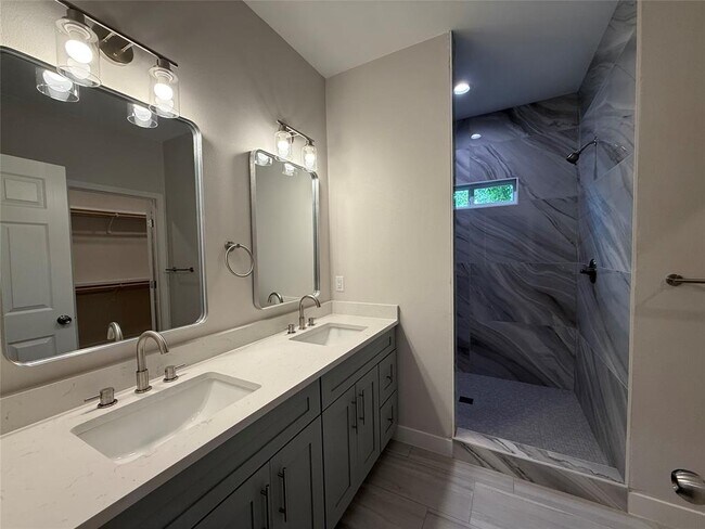 Building Photo - 817 5th