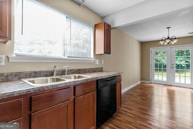 Building Photo - 625 Oxford Hall Dr SW