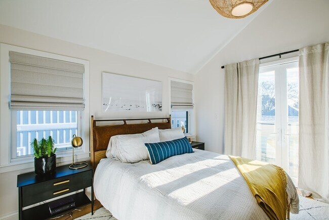 Building Photo - 10 Ware St