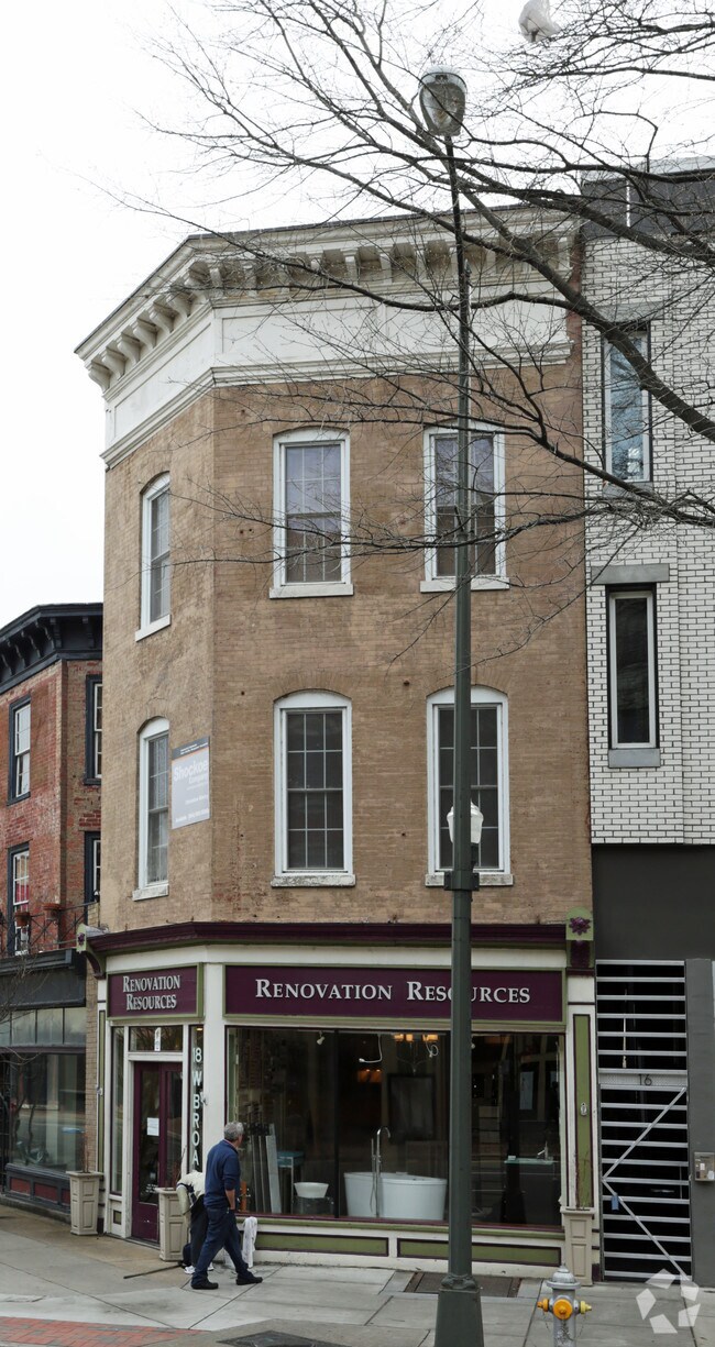 Primary Photo - 18 W Broad St