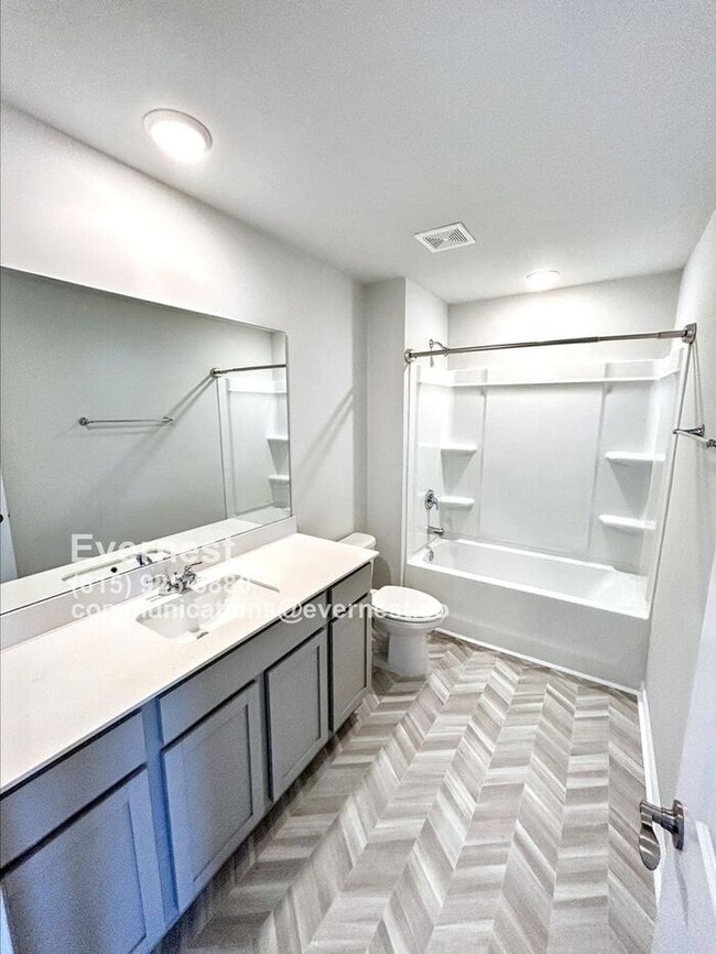 Building Photo - Spacious and Beautiful 5-Bedroom Home / Av...