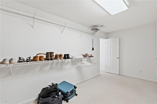 Building Photo - 2050 Willshire Glen