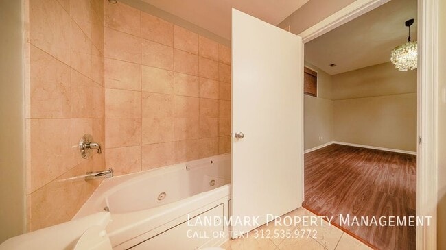Building Photo - 4428 S Calumet Ave