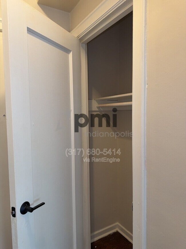 Building Photo - 1 W 28th St