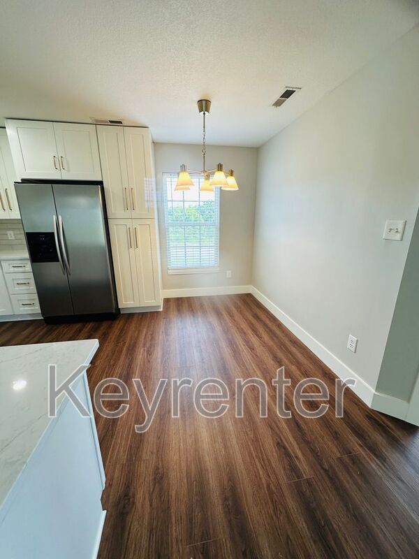 Building Photo - 5330 Blue Star Dr
