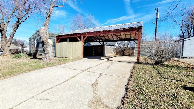 Building Photo - 300 E Kittyhawk Dr