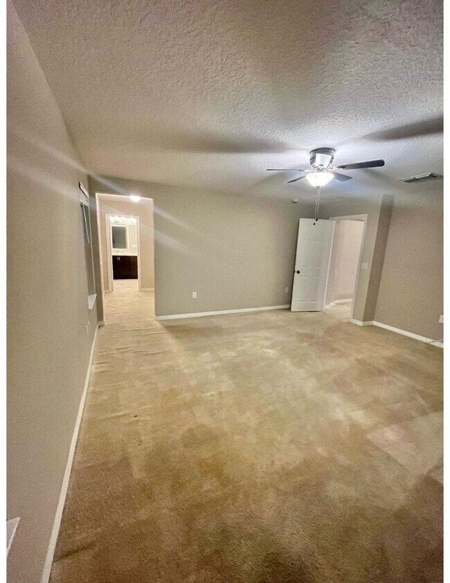 Building Photo - 5170 NW Pine Trail Cir