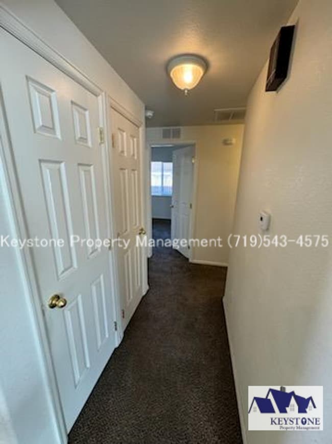 Building Photo - South side Domega Home 3 Bedroom/2 Bath/2 Car Garage $1850/$1850