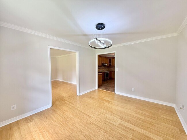 Building Photo - **OFFERING RENT PROMOTION FOR FIRST 6 MONT...