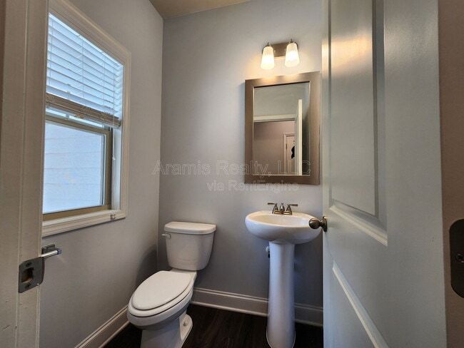 Building Photo - 5201 Pinnacle Walk