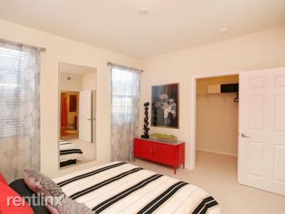 Building Photo - 2088 E Lakeshore Dr