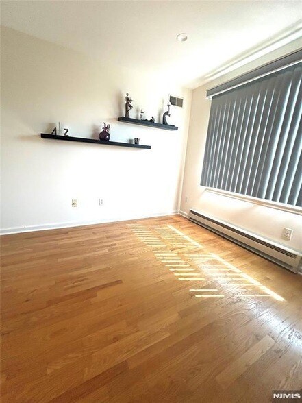 Building Photo - 302 Grand Ridge Dr