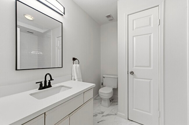 Building Photo - 9850 Pagewood Ln