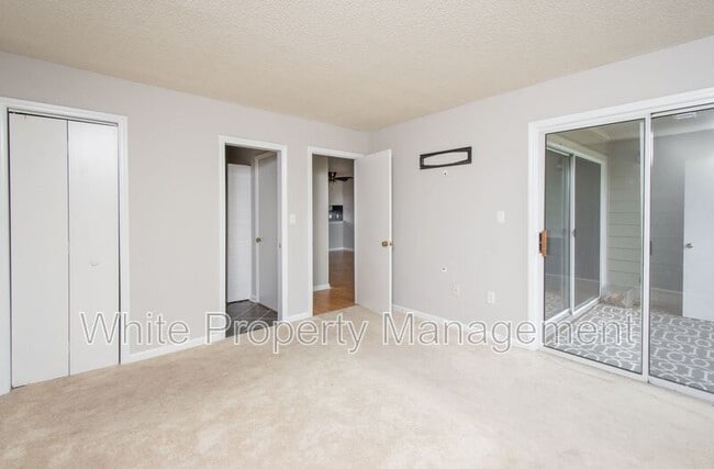 Building Photo - 2555 Stockbridge Dr