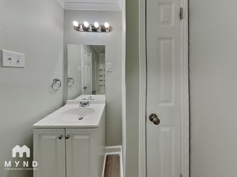 Building Photo - 4185 Yale Rd