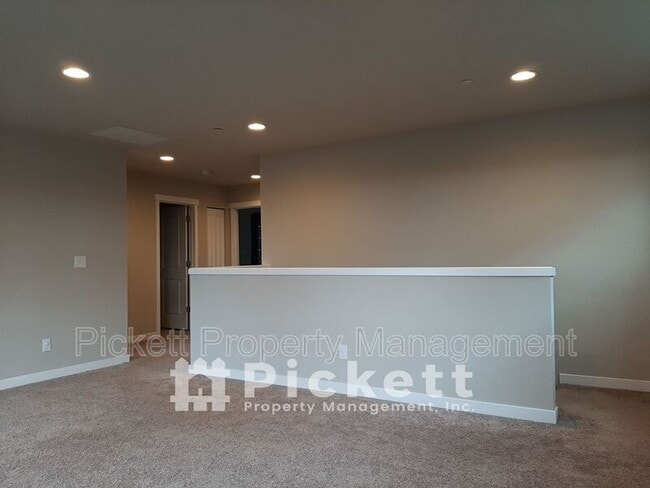Building Photo - 1004 Samara St