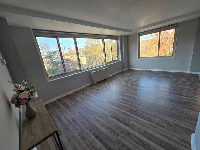 Unit 416 - 4000 Tunlaw Rd NW